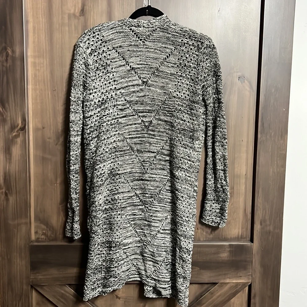 Long cardigan with pockets - Picture 2 of 4